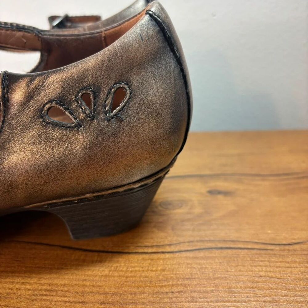 Cobb Hill New Balance Metallic Bronze Pewter Leather T-Strap Mary Jane Heels 8.5 - Picture 3 of 12
